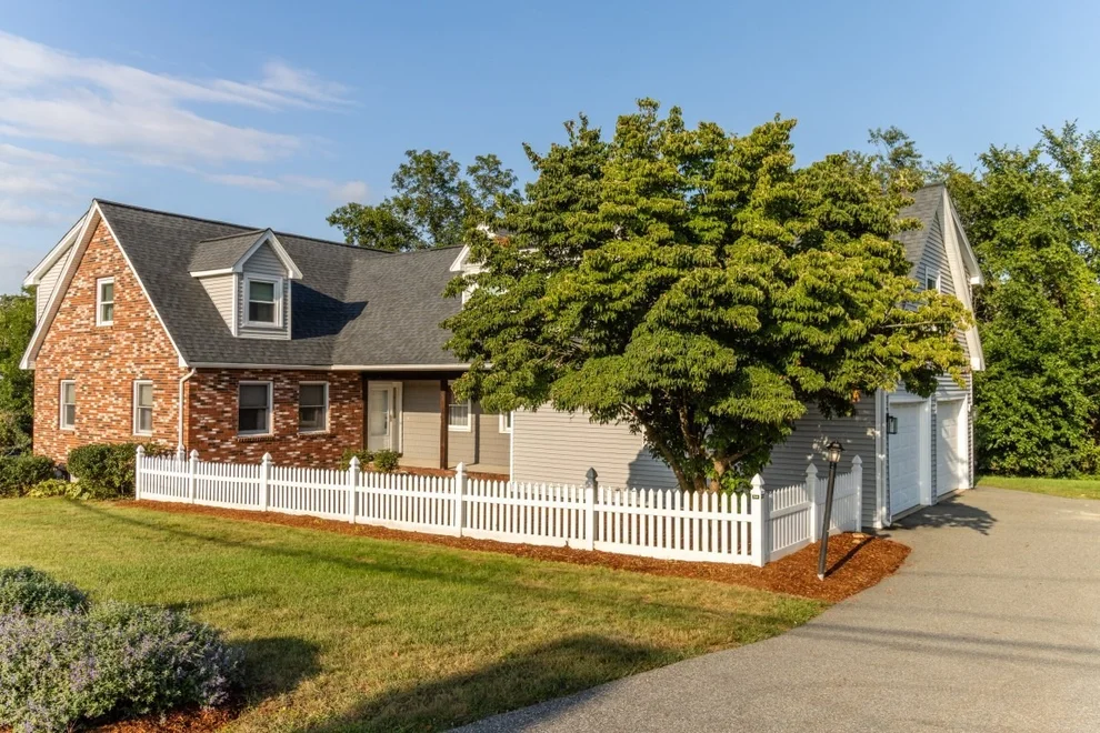 Unit for sale at 2 Mccarthy Dr, Burlington, MA 01803