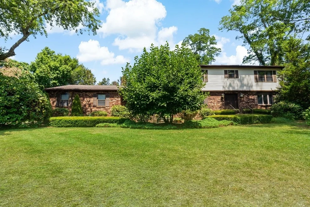 Unit for sale at 5 Tanager Rd, Seekonk, MA 02771