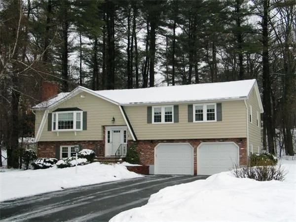 Unit for sale at 4 Livingston Circle, Andover, MA 01810