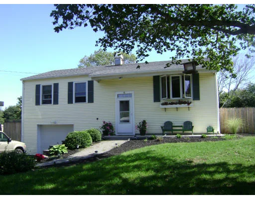 Unit for sale at 4 Pierce Rd, Marshfield, MA 02050