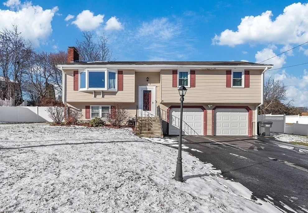 Unit for sale at 8 Bandy Ln, Milford, MA 01757