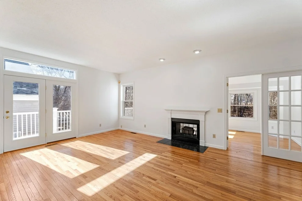 Unit for sale at 11 Maple Ridge Dr, Burlington, MA 01803
