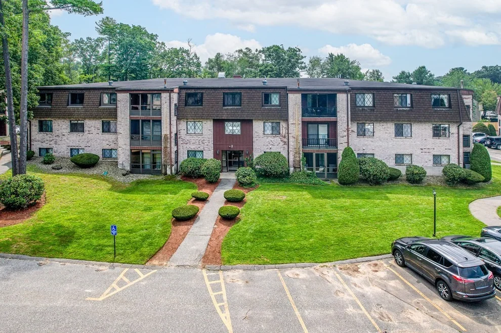 Unit for sale at 2 Greenbriar Dr, North Reading, MA 01864