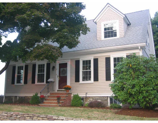 Unit for sale at 37 Bluff Rd, Weymouth, MA 02191