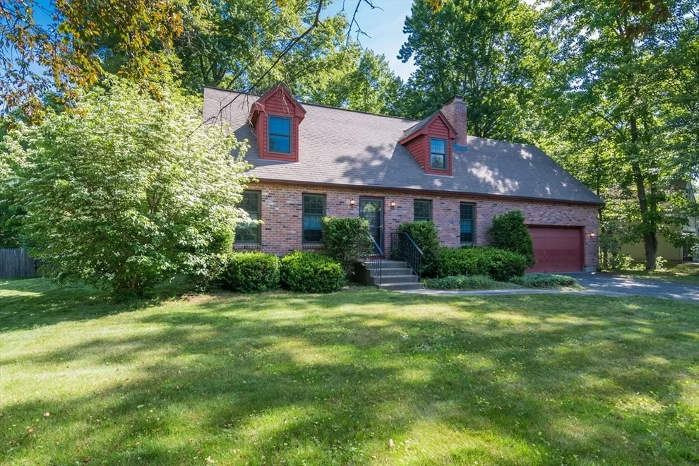 Unit for sale at 13 Carillon Cir, Easthampton, MA 01027
