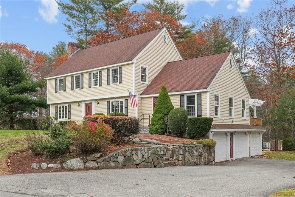 Unit for sale at 10 Woodchuck Lane, North Andover, MA 01845