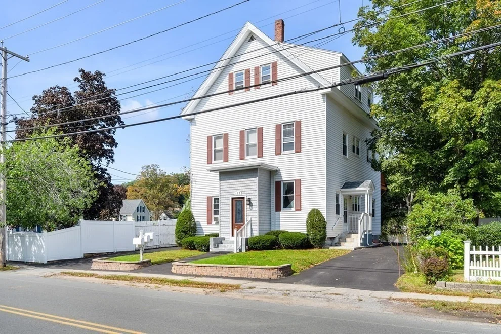 Unit for sale at 129 Friend St, Amesbury, MA 01913