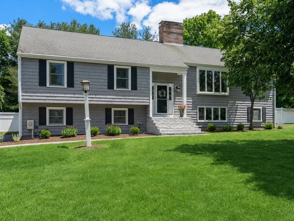Unit for sale at 6 Hampton Court, Lynnfield, MA 01940