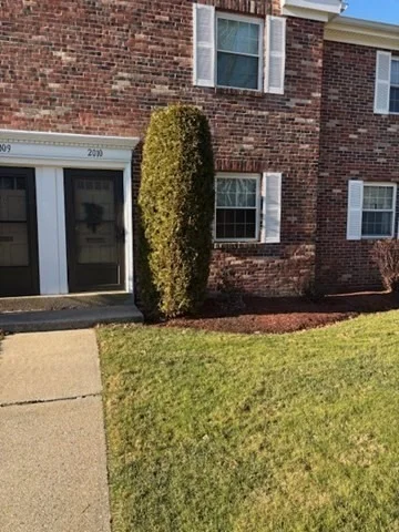 Unit for sale at 2010 Windsor Dr, Framingham, MA 01701