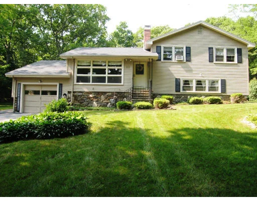 Unit for sale at 33 Main Cir, Shrewsbury, MA 01545