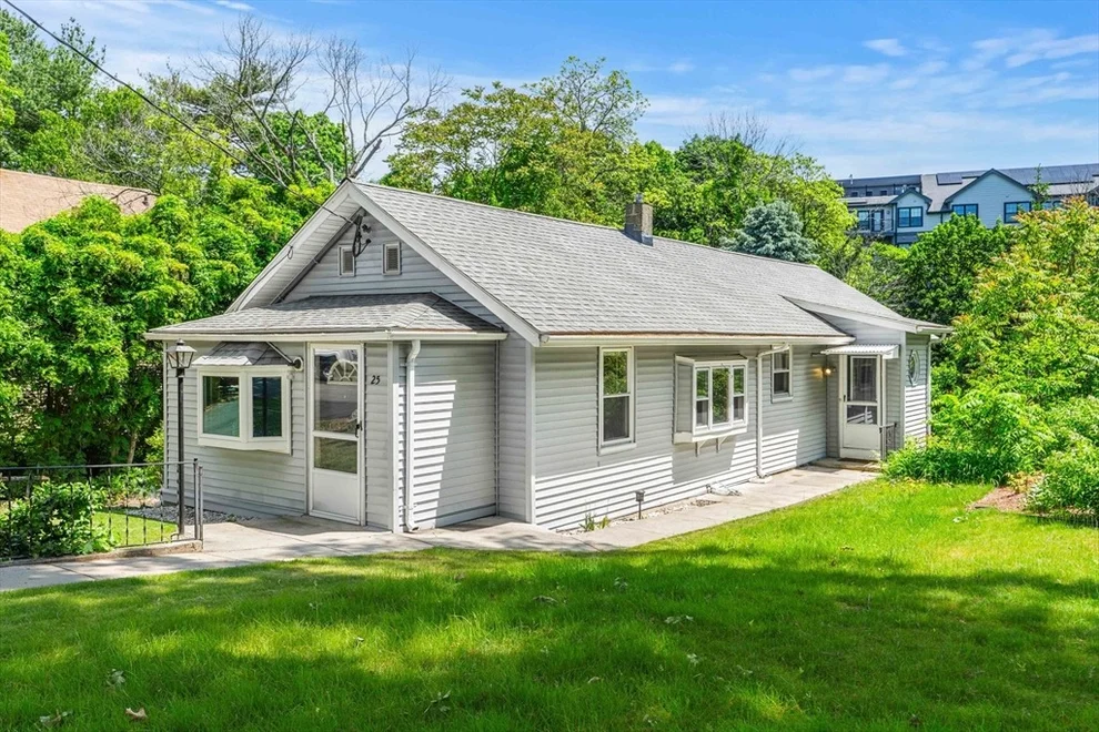 Unit for sale at 25 Wonderland Ave, Saugus, MA 01906