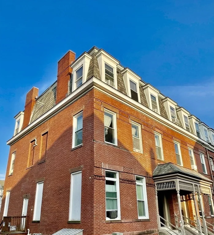 Unit for sale at 5 Ashland St, Worcester, MA 01609
