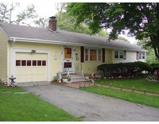 Unit for sale at 12 Alden Rd, Braintree, MA 02184