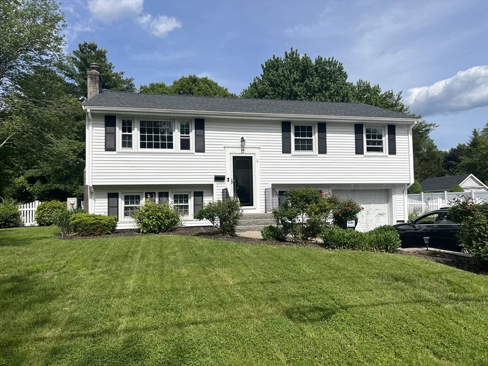 Unit for sale at 17 Hallowell Rd, Foxboro, MA 02035