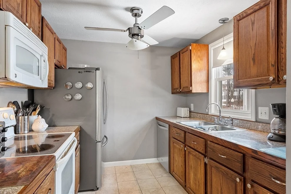 Unit for sale at 191 Bayberry Hill Ln, Leominster, MA 01453