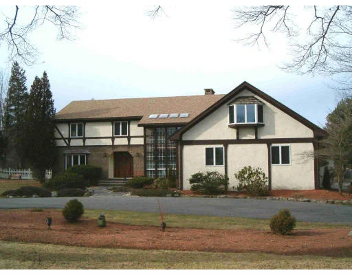 Unit for sale at 340 Chestnut Street, Lynnfield, MA 01940