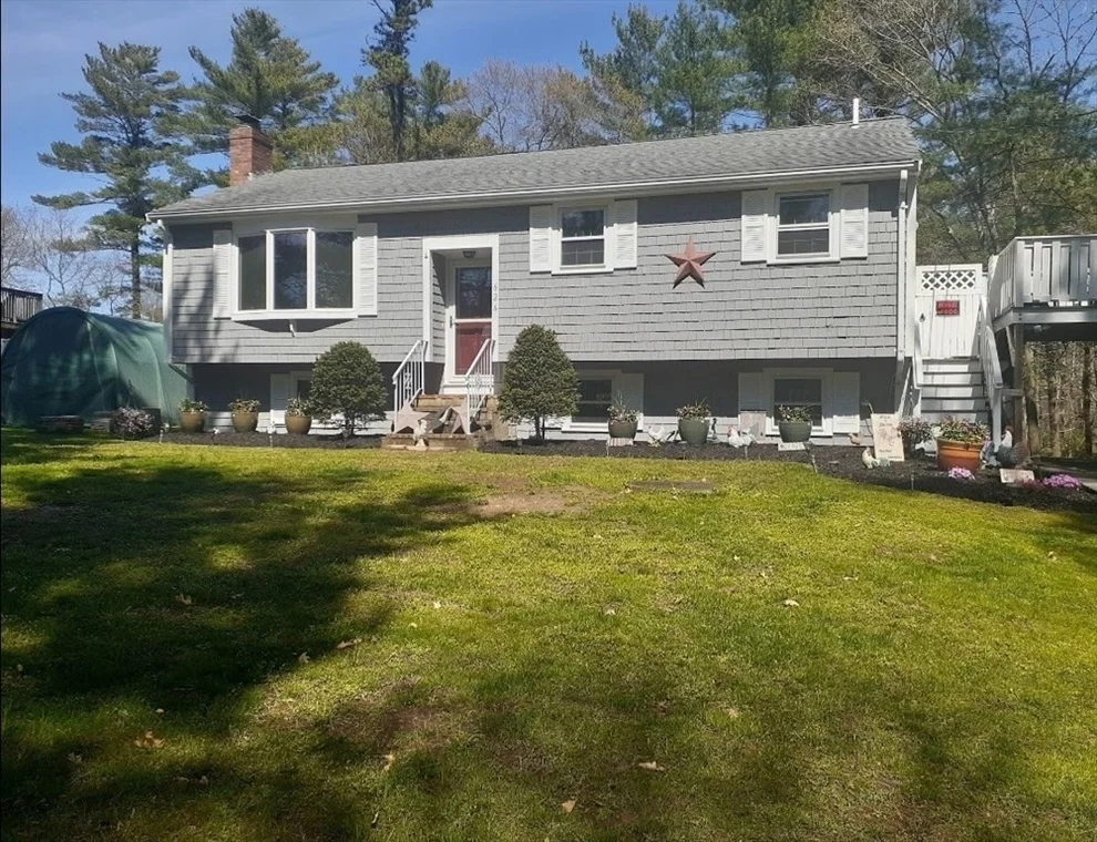 Unit for sale at 626 Staples St, Taunton, MA 02718