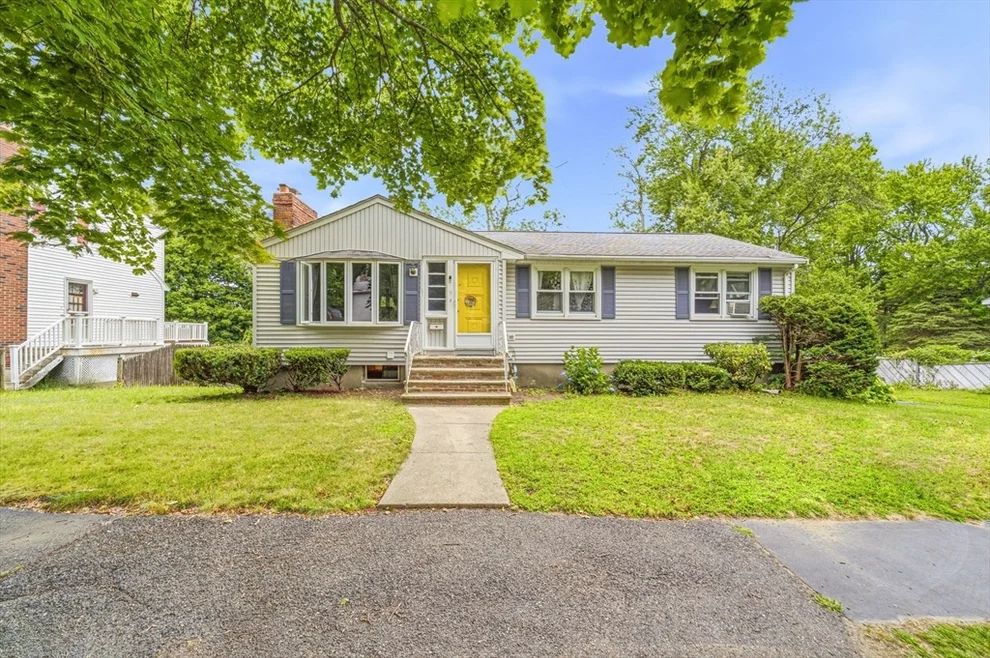 Unit for sale at 5 Hull Dr, Saugus, MA 01906