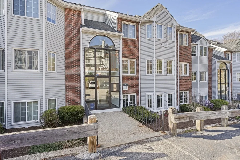 Unit for sale at 206 Tall Oaks Dr, Weymouth, MA 02190
