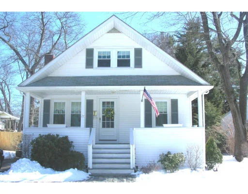 Unit for sale at 27 Oakcrest Rd, Weymouth, MA 02190