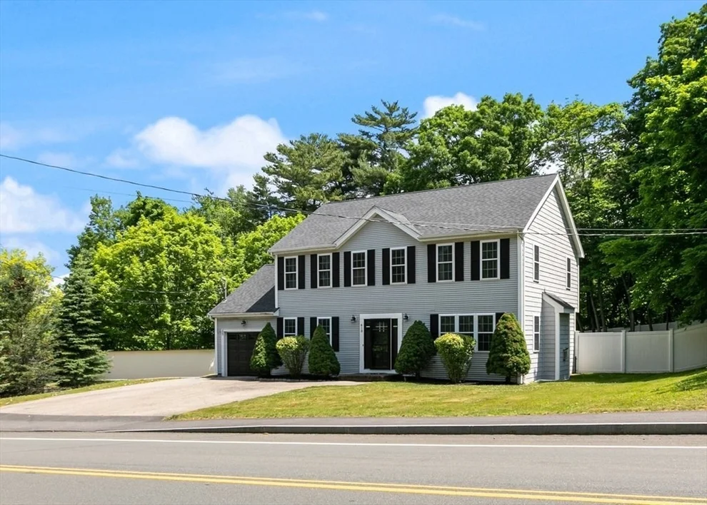 Unit for sale at 418 Beech St, Rockland, MA 02370