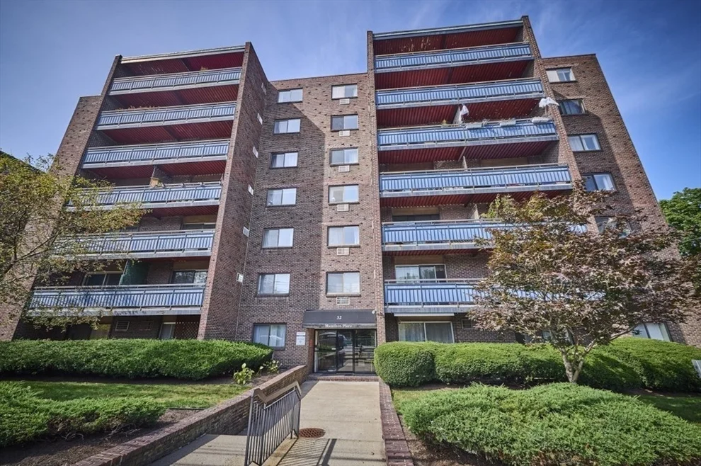 Unit for sale at 32 Whites Ave, Watertown, MA 02472