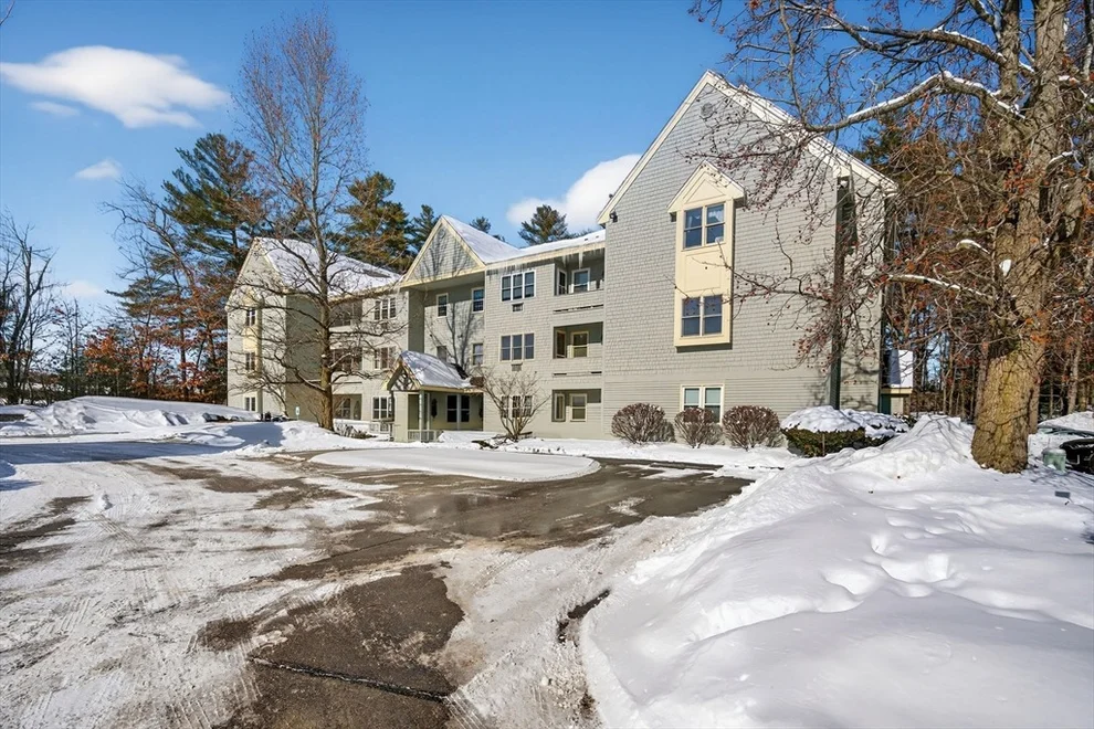 Unit for sale at 14 Turnbuckle Ln, Merrimack, NH 03054