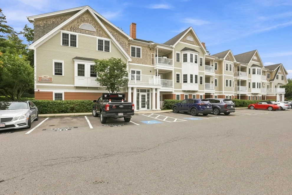Unit for sale at 180 Chickering Rd, North Andover, MA 01845
