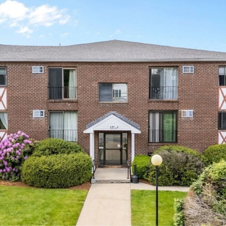 Unit for sale at 127 King St., Franklin, MA 02038