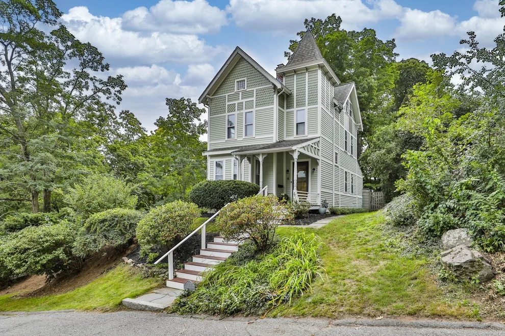 Unit for sale at 4 Hillside Ave, Wakefield, MA 01880