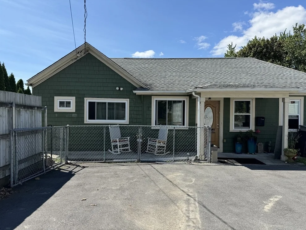 Unit for sale at 1023 Main Rd, Tiverton, RI 02878