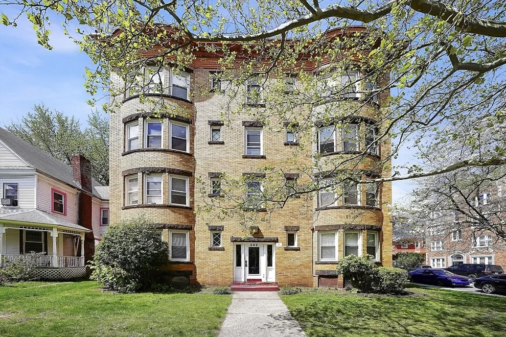 Unit for sale at 242 Fort Pleasant Ave, Springfield, MA 01108