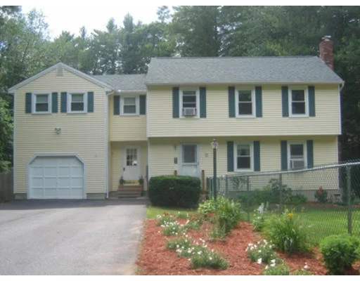 Unit for sale at 25 Red Deer, Londonderry, NH 03053