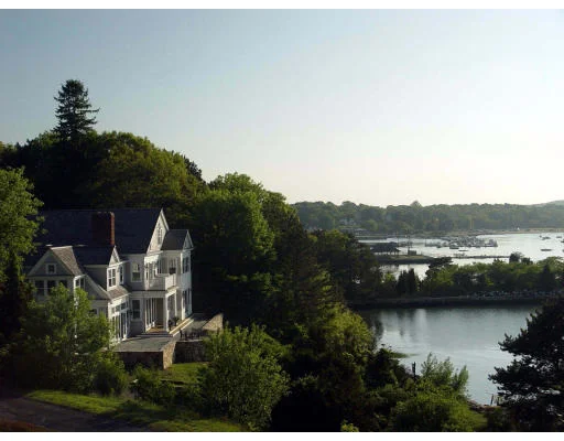 Unit for sale at 2 Steamboat Lane, Hingham, MA 02043