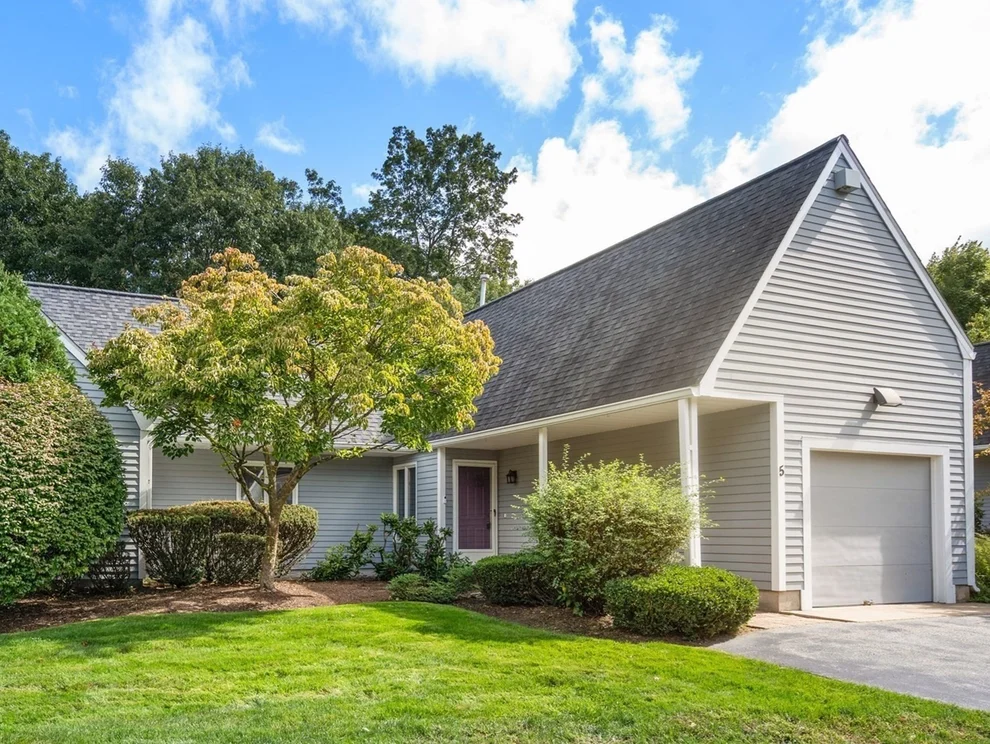 Unit for sale at 5 Farmer Rd, Milton, MA 02186