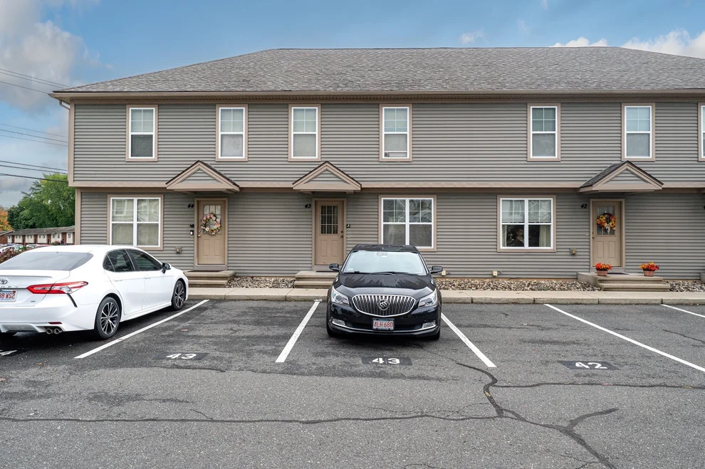 Unit for sale at 139 Union St, Westfield, MA 01085