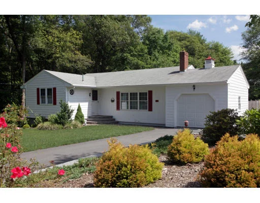 Unit for sale at 126 Gardner St, Hingham, MA 02043