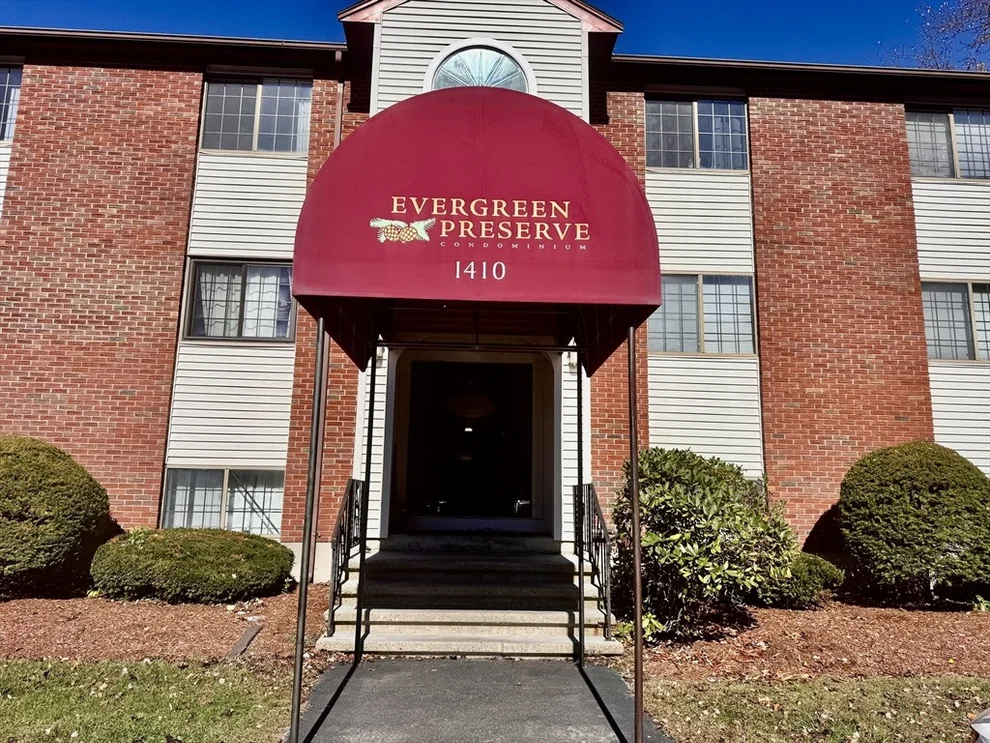 Unit for sale at 1410 Skyline Dr, Lowell, MA 01854