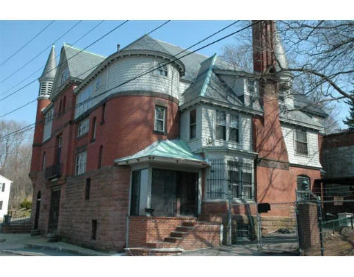 Unit for sale at 579 E. Merrimack, Lowell, MA 01852