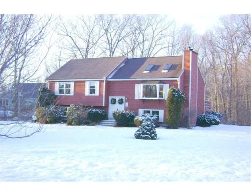 Unit for sale at 2 Mallard Dr, Medway, MA 02053