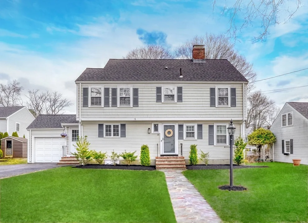 Unit for sale at 35 Woodcrest Dr, Melrose, MA 02176