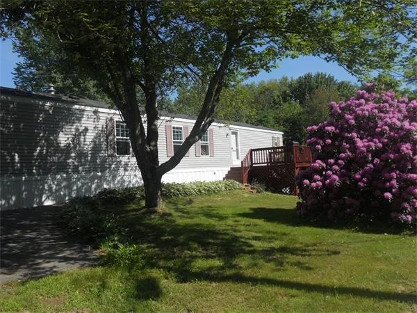 Unit for sale at 17 Willow Road, Newton, NH 03858