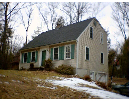 Unit for sale at 9 Taylor Ln, Fremont, NH 03044