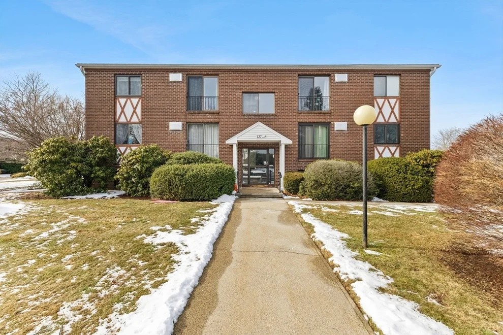 Unit for sale at 127 King St, Franklin, MA 02038