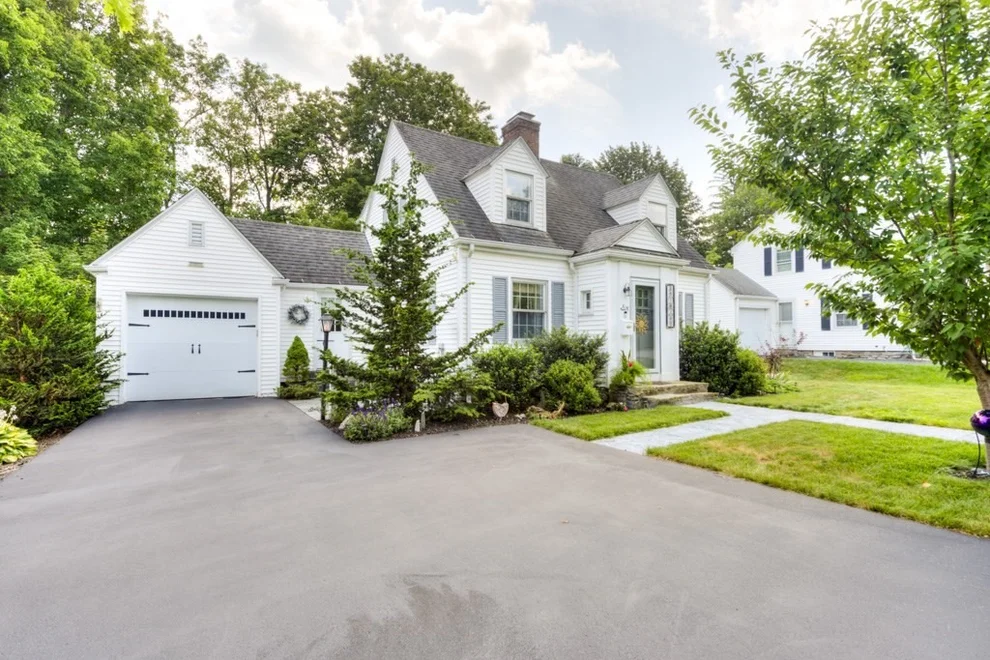 Unit for sale at 6 Stoneleigh Road, Worcester, MA 01606
