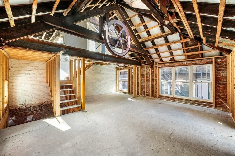 Unit for sale at 197 Commonwealth Ave, Boston, MA 02116