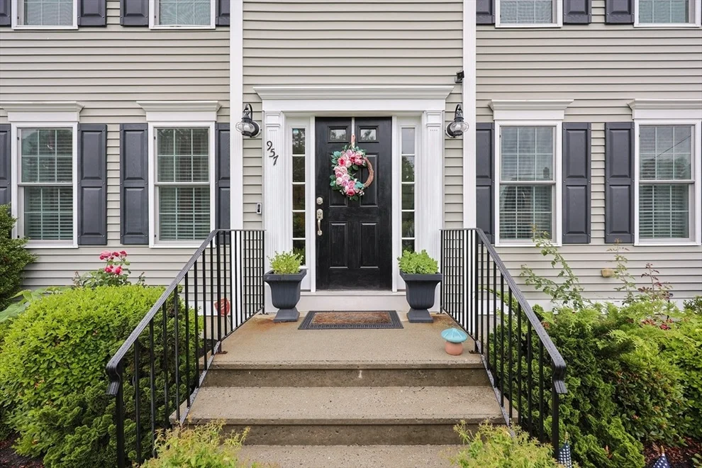 Unit for sale at 957 Glen St, New Bedford, MA 02745