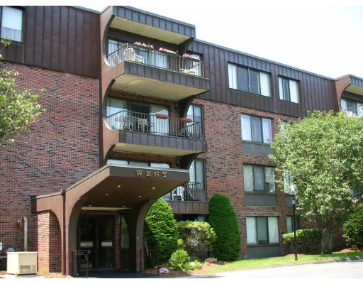 Unit for sale at 1004 Paradise Rd, Swampscott, MA 01907