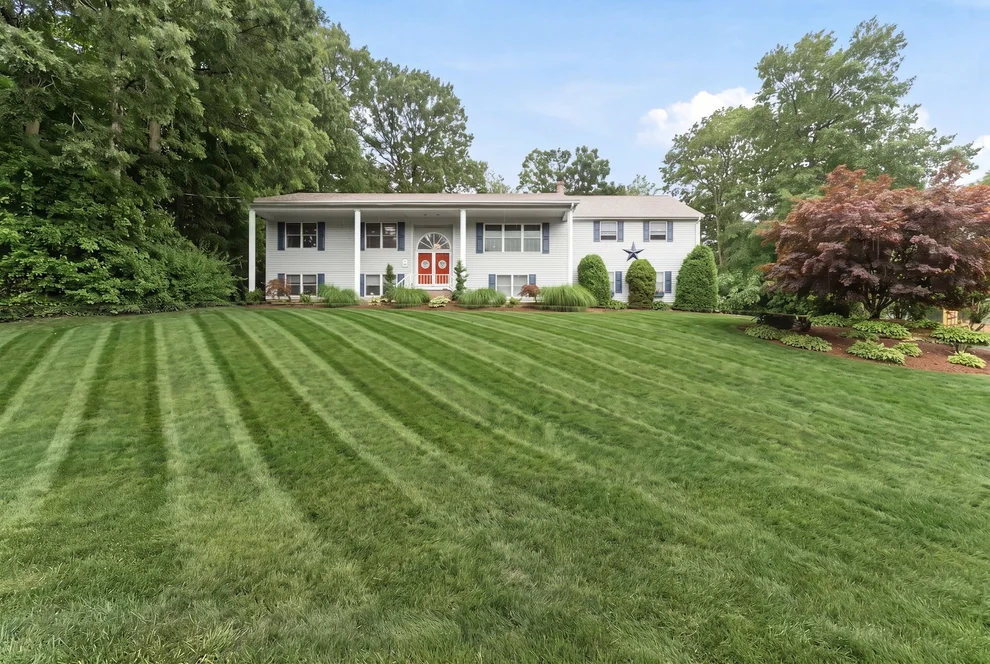 Unit for sale at 100 Spring Water Dr, Woonsocket, RI 02895