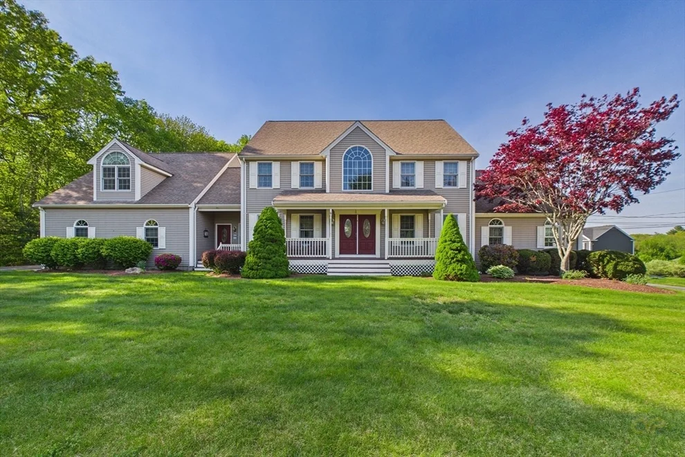 Unit for sale at 7 Jocelyn Cir, Taunton, MA 02780